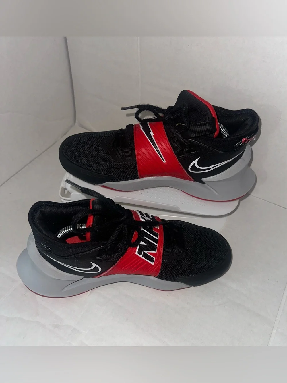 Nike Future Court 3 Black/White/Red Boys Sneakers Shoes Size 4Y CT2866-008